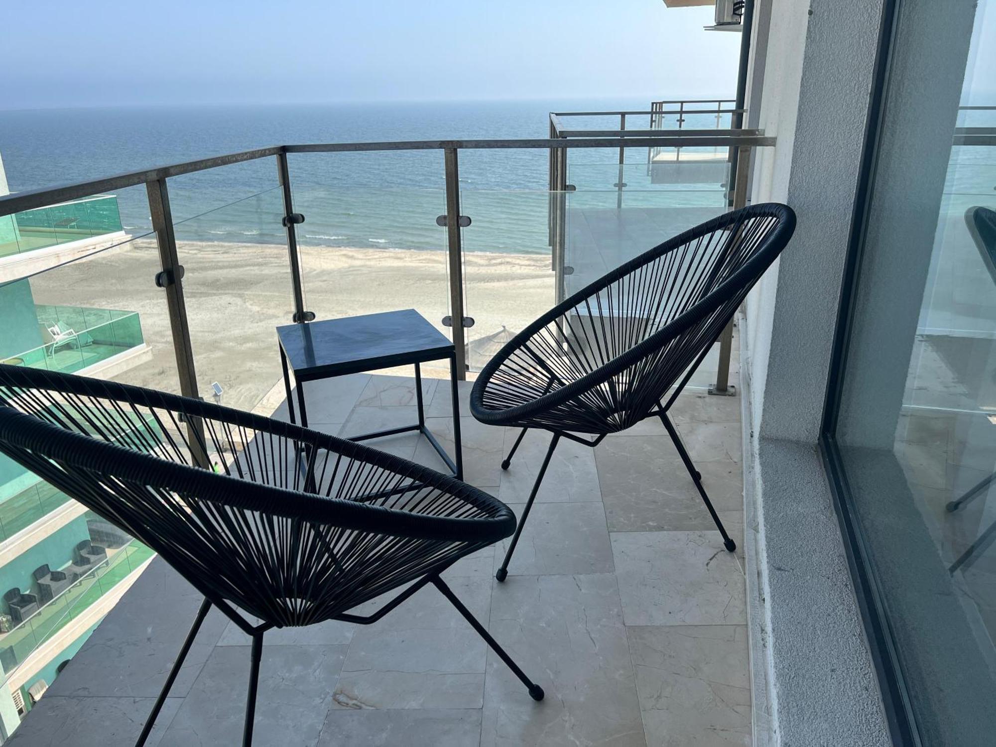Cosmopolitan - Studio Pe Plaja Cu Vedere La Mare & Loc Parcare Gratis Năvodari Extérieur photo